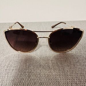 Guess Cat Eye Sunglasses Gold Frame Brown Lenses Women’s Excellent Condition